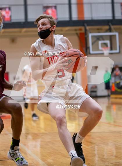 Thumbnail 1 in Belleville West @ Edwardsville (IHSA SWC Semifinal) photogallery.