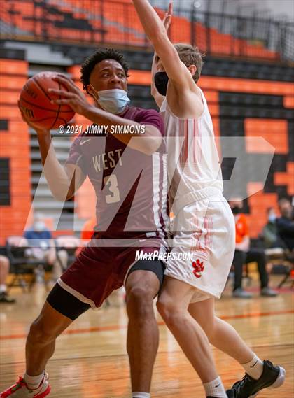 Thumbnail 1 in Belleville West @ Edwardsville (IHSA SWC Semifinal) photogallery.