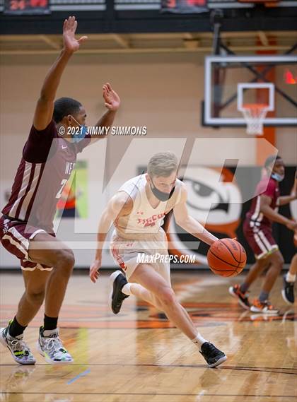 Thumbnail 2 in Belleville West @ Edwardsville (IHSA SWC Semifinal) photogallery.