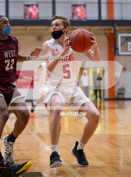 Thumbnail 3 in Belleville West @ Edwardsville (IHSA SWC Semifinal) photogallery.