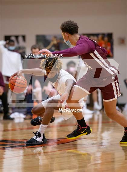 Thumbnail 2 in Belleville West @ Edwardsville (IHSA SWC Semifinal) photogallery.