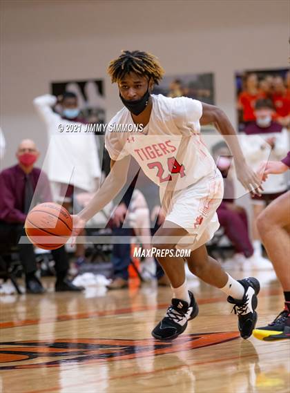 Thumbnail 1 in Belleville West @ Edwardsville (IHSA SWC Semifinal) photogallery.