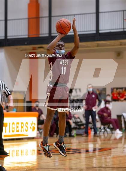 Thumbnail 2 in Belleville West @ Edwardsville (IHSA SWC Semifinal) photogallery.