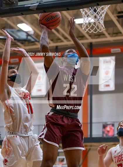 Thumbnail 1 in Belleville West @ Edwardsville (IHSA SWC Semifinal) photogallery.
