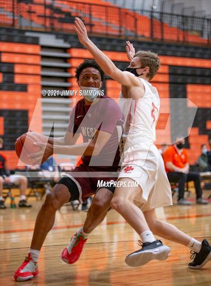 Thumbnail 2 in Belleville West @ Edwardsville (IHSA SWC Semifinal) photogallery.