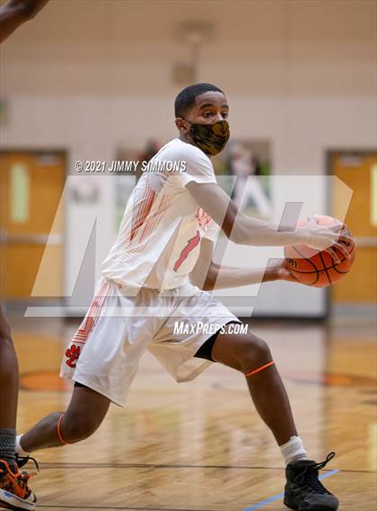 Thumbnail 2 in Belleville West @ Edwardsville (IHSA SWC Semifinal) photogallery.