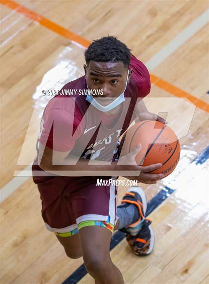 Thumbnail 3 in Belleville West @ Edwardsville (IHSA SWC Semifinal) photogallery.