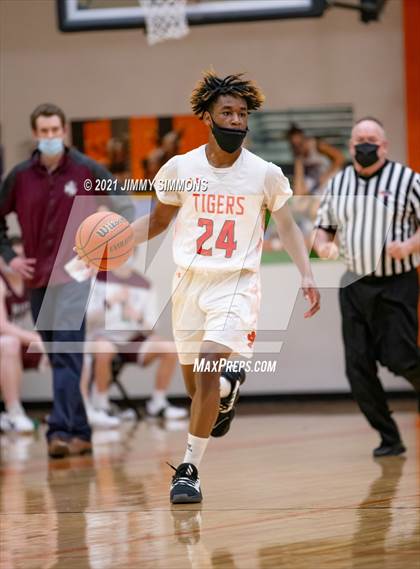 Thumbnail 2 in Belleville West @ Edwardsville (IHSA SWC Semifinal) photogallery.