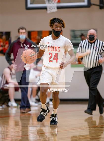 Thumbnail 3 in Belleville West @ Edwardsville (IHSA SWC Semifinal) photogallery.