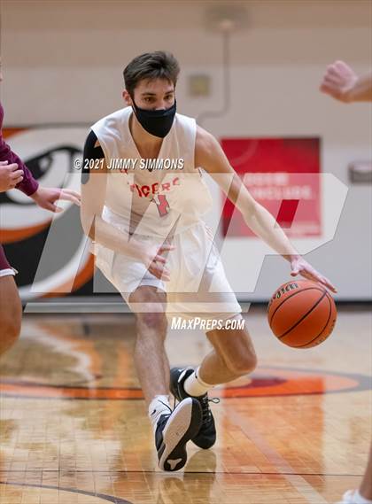 Thumbnail 2 in Belleville West @ Edwardsville (IHSA SWC Semifinal) photogallery.