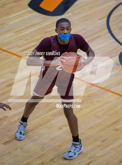 Thumbnail 2 in Belleville West @ Edwardsville (IHSA SWC Semifinal) photogallery.