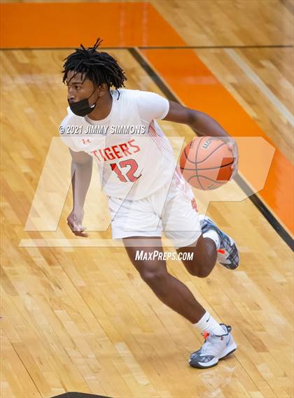 Thumbnail 2 in Belleville West @ Edwardsville (IHSA SWC Semifinal) photogallery.
