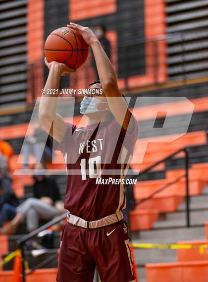 Thumbnail 2 in Belleville West @ Edwardsville (IHSA SWC Semifinal) photogallery.
