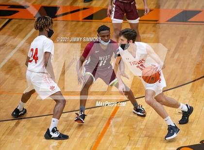 Thumbnail 1 in Belleville West @ Edwardsville (IHSA SWC Semifinal) photogallery.