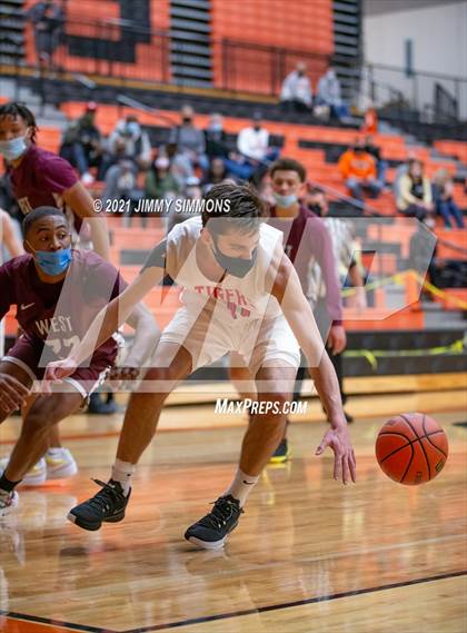 Thumbnail 1 in Belleville West @ Edwardsville (IHSA SWC Semifinal) photogallery.