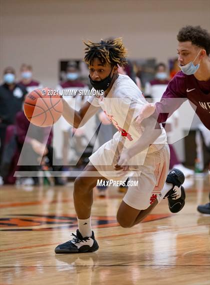 Thumbnail 2 in Belleville West @ Edwardsville (IHSA SWC Semifinal) photogallery.