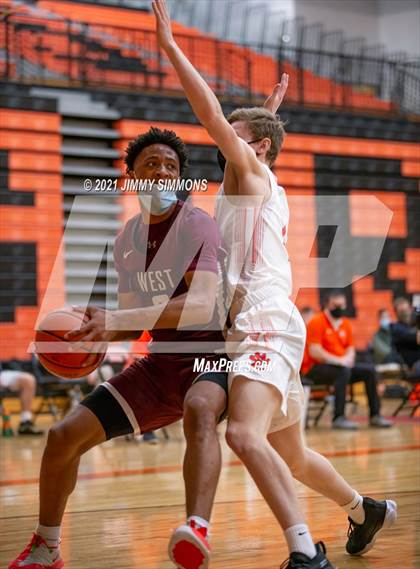 Thumbnail 3 in Belleville West @ Edwardsville (IHSA SWC Semifinal) photogallery.