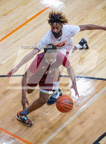 Thumbnail 2 in Belleville West @ Edwardsville (IHSA SWC Semifinal) photogallery.