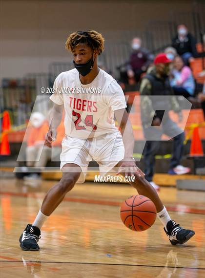 Thumbnail 2 in Belleville West @ Edwardsville (IHSA SWC Semifinal) photogallery.
