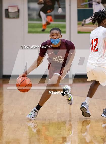 Thumbnail 3 in Belleville West @ Edwardsville (IHSA SWC Semifinal) photogallery.