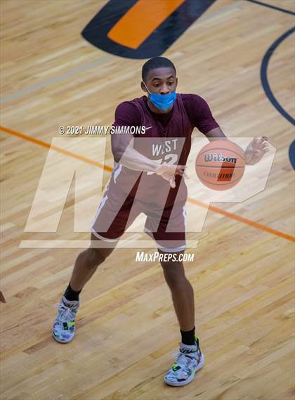 Thumbnail 3 in Belleville West @ Edwardsville (IHSA SWC Semifinal) photogallery.