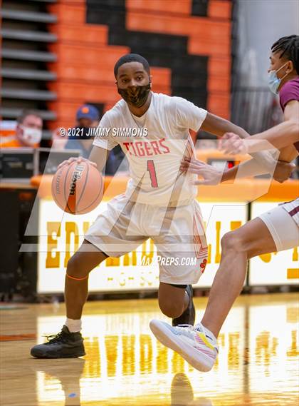 Thumbnail 2 in Belleville West @ Edwardsville (IHSA SWC Semifinal) photogallery.
