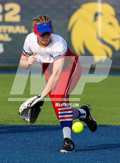 Thumbnail 2 in Whitesboro @ Prairiland (UIL 3A Softball Regional Quarterfinal) photogallery.
