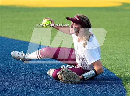 Thumbnail 2 in Whitesboro @ Prairiland (UIL 3A Softball Regional Quarterfinal) photogallery.
