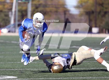Thumbnail 3 in Tyler vs. Dallas Jesuit (UIL 6A Area Playoff) photogallery.