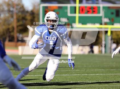 Thumbnail 2 in Tyler vs. Dallas Jesuit (UIL 6A Area Playoff) photogallery.