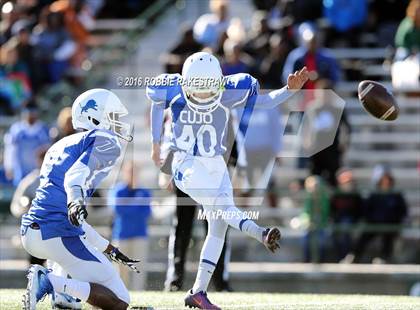 Thumbnail 1 in Tyler vs. Dallas Jesuit (UIL 6A Area Playoff) photogallery.