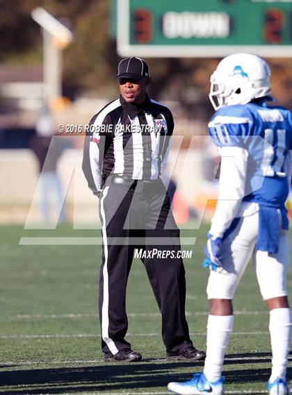 Thumbnail 2 in Tyler vs. Dallas Jesuit (UIL 6A Area Playoff) photogallery.