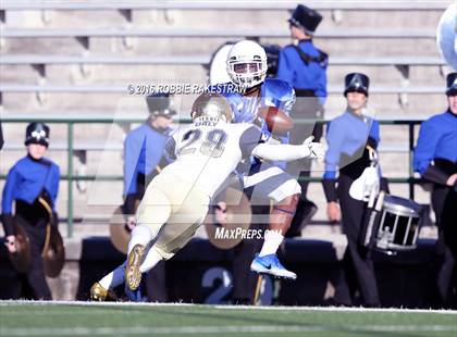 Thumbnail 1 in Tyler vs. Dallas Jesuit (UIL 6A Area Playoff) photogallery.
