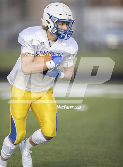 Thumbnail 2 in Catholic Memorial vs Muskego (Scrimmage) photogallery.