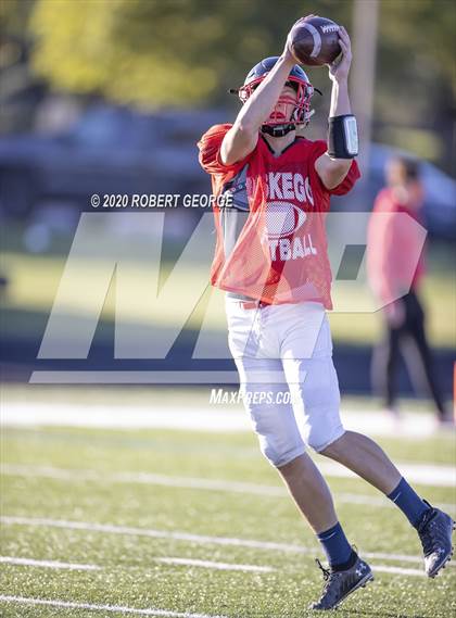 Thumbnail 3 in Catholic Memorial vs Muskego (Scrimmage) photogallery.