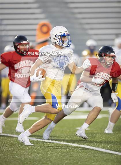 Thumbnail 3 in Catholic Memorial vs Muskego (Scrimmage) photogallery.