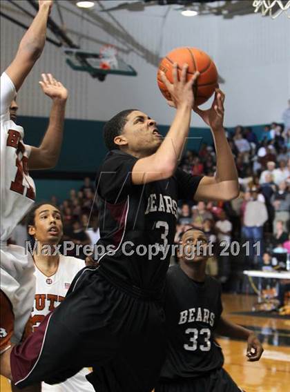 Thumbnail 2 in Bastrop vs. Hutto (4A Region 2 Regional Quarterfinal) photogallery.