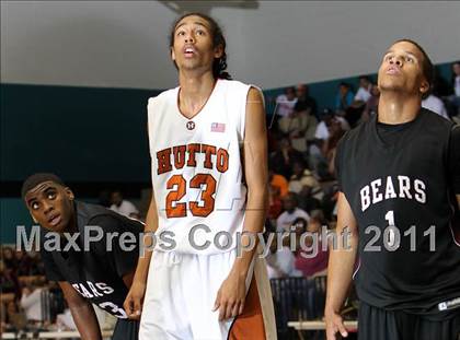 Thumbnail 3 in Bastrop vs. Hutto (4A Region 2 Regional Quarterfinal) photogallery.