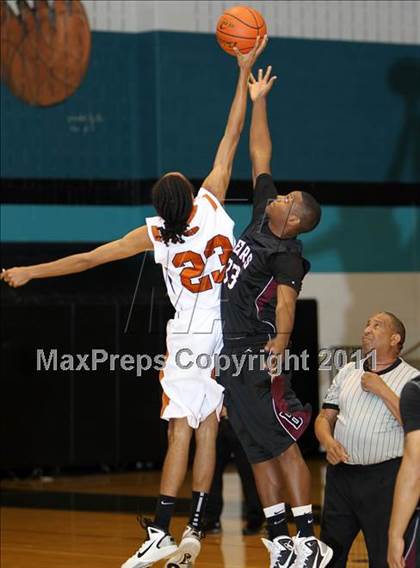 Thumbnail 1 in Bastrop vs. Hutto (4A Region 2 Regional Quarterfinal) photogallery.