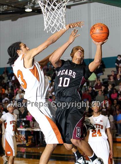 Thumbnail 2 in Bastrop vs. Hutto (4A Region 2 Regional Quarterfinal) photogallery.