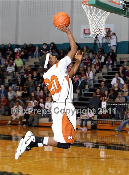 Thumbnail 1 in Bastrop vs. Hutto (4A Region 2 Regional Quarterfinal) photogallery.