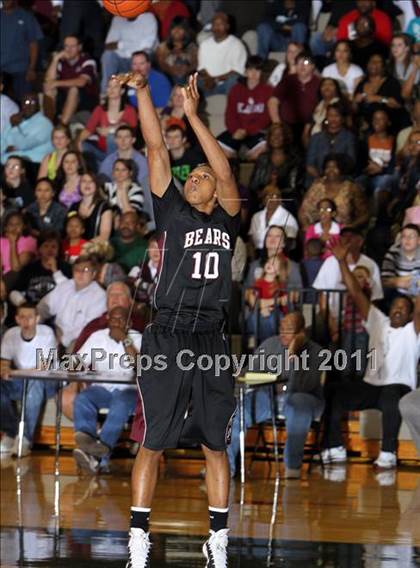Thumbnail 1 in Bastrop vs. Hutto (4A Region 2 Regional Quarterfinal) photogallery.