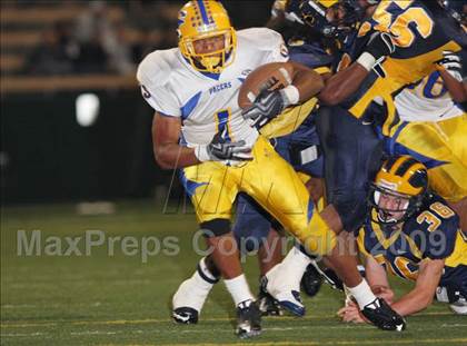 Thumbnail 2 in Bellevue vs. Grant (CBA Football Classic) photogallery.