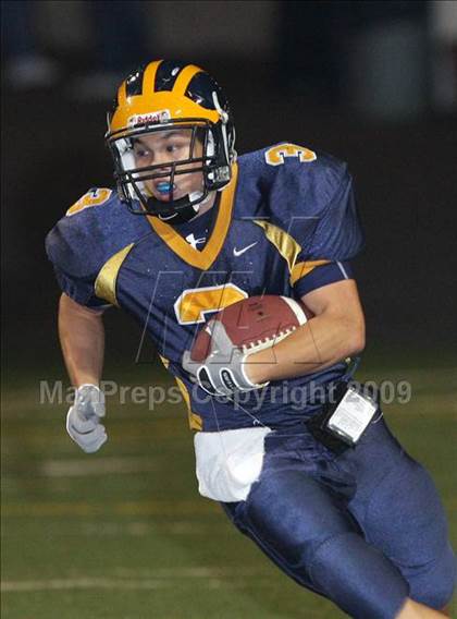 Thumbnail 2 in Bellevue vs. Grant (CBA Football Classic) photogallery.