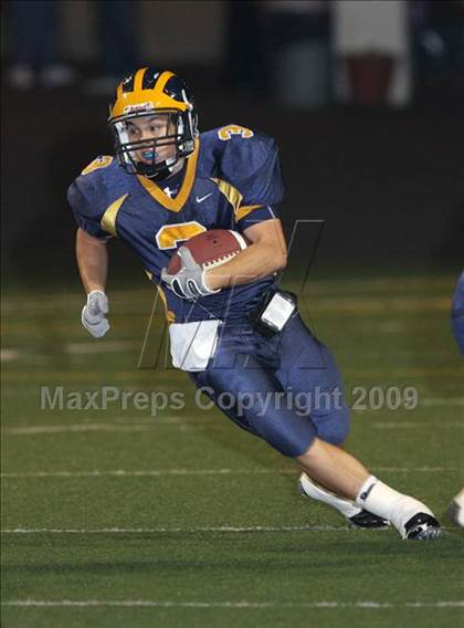 Thumbnail 1 in Bellevue vs. Grant (CBA Football Classic) photogallery.