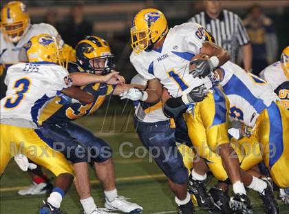 Thumbnail 2 in Bellevue vs. Grant (CBA Football Classic) photogallery.