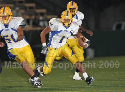 Thumbnail 1 in Bellevue vs. Grant (CBA Football Classic) photogallery.