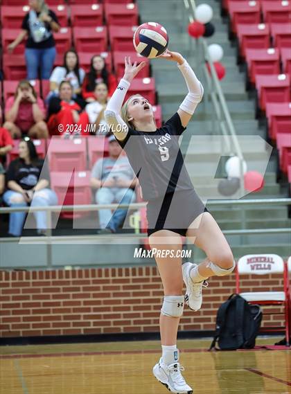 Thumbnail 3 in Iowa Park vs Millsap (Mineral Wells) photogallery.