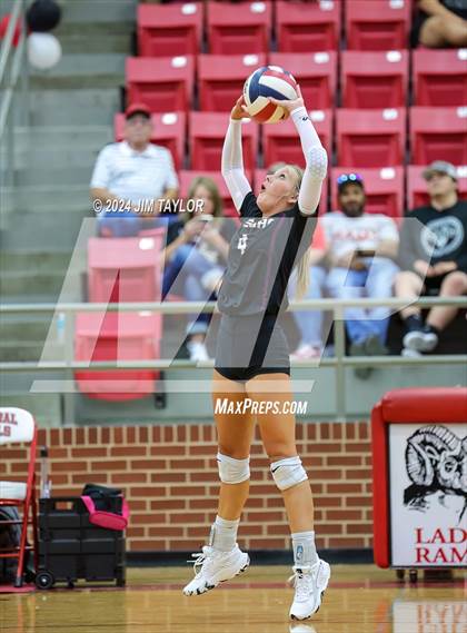 Thumbnail 3 in Iowa Park vs Millsap (Mineral Wells) photogallery.