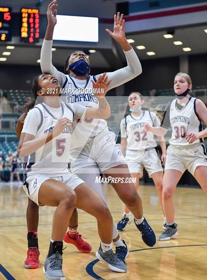Thumbnail 2 in Tompkins vs Fort Bend Dulles (UIL 6A Quarterfinal Playoff) photogallery.